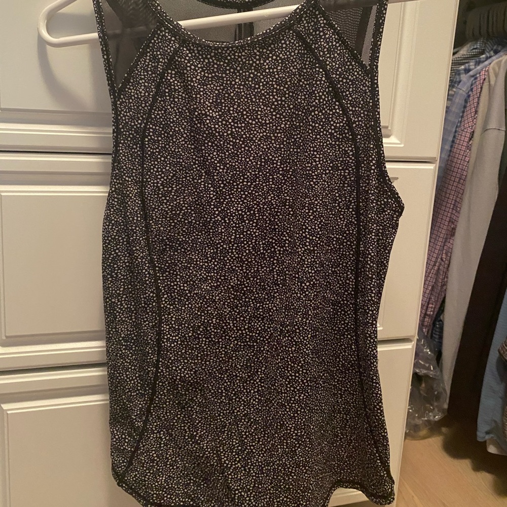 lululemon sculpt tank size 4 black and white